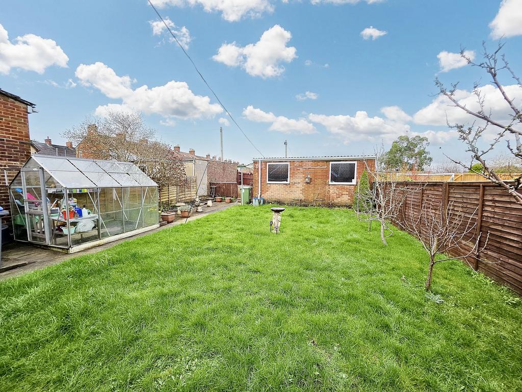 Trowbridge, Trowbridge BA14 2 bed detached bungalow for sale £300,000