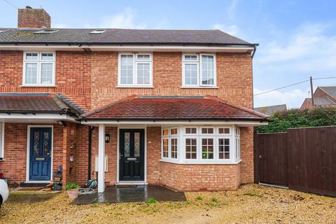 3 bedroom end of terrace house for sale - Buckingham Way, Flackwell Heath, High Wycombe