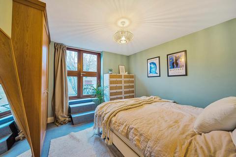 2 bedroom flat for sale, Worcester Gardens, Battersea
