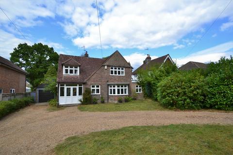 88 Copthorne Road, Felbridge, East Grinstead, RH19 2NU