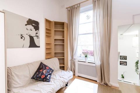 Studio to rent, Claverton Street, Pimlico, London SW1V