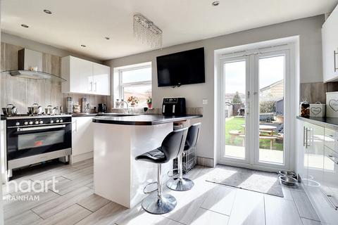 226 South End Road, Rainham, RM13 7XT
