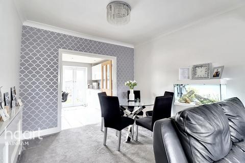 226 South End Road, Rainham, RM13 7XT