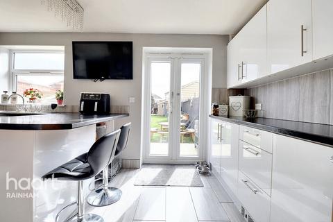 226 South End Road, Rainham, RM13 7XT