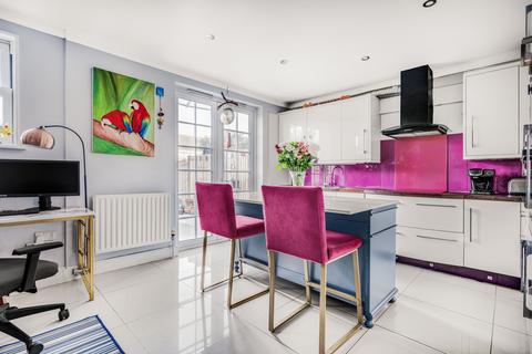 23 Lewiston Close, Worcester Park, KT4 8DL