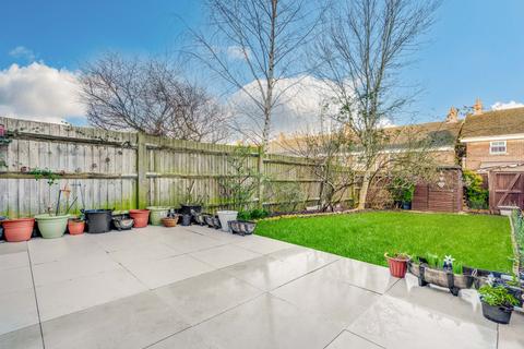 23 Lewiston Close, Worcester Park, KT4 8DL