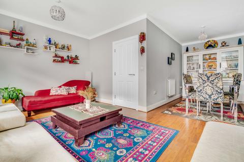 23 Lewiston Close, Worcester Park, KT4 8DL