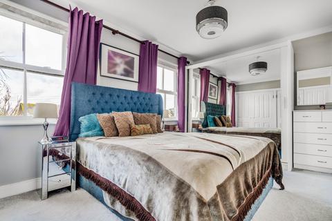 23 Lewiston Close, Worcester Park, KT4 8DL