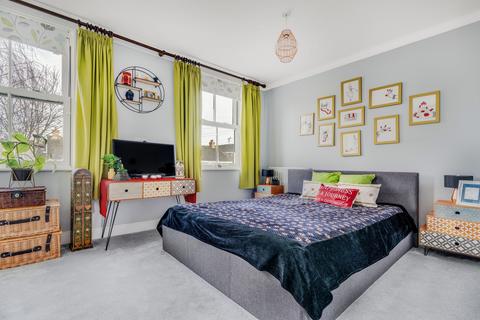23 Lewiston Close, Worcester Park, KT4 8DL