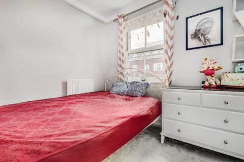 23 Lewiston Close, Worcester Park, KT4 8DL