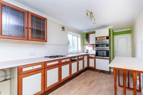 11 Beverley Close, Southport, PR9 8JS