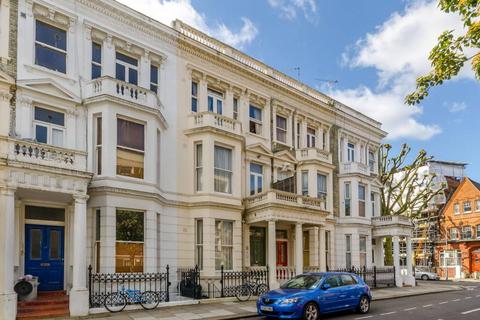 Studio to rent, Fairholme Road, West Kensington, London, W14