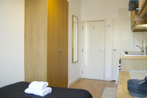 Studio to rent, Fairholme Road, West Kensington, London, W14