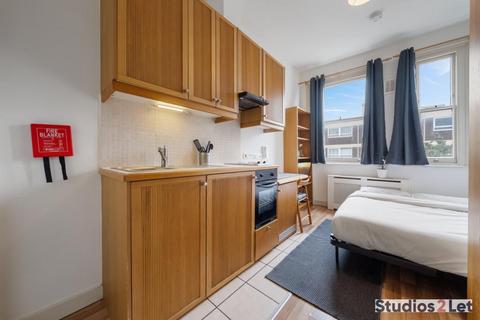 Studio to rent, Fairholme Road, West Kensington, London, W14