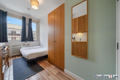 Studio to rent, Fairholme Road, West Kensington, London, W14