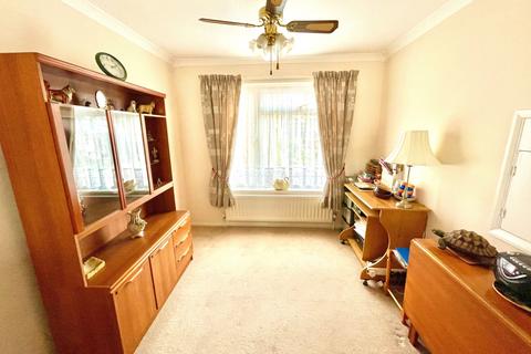 18 Heronfield, Englefield Green, Egham, TW20 0RG