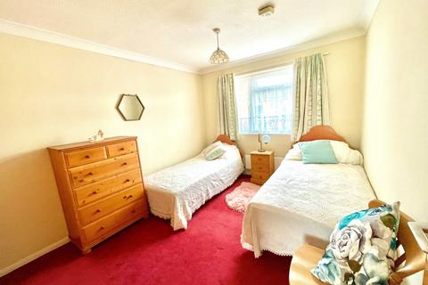 18 Heronfield, Englefield Green, Egham, TW20 0RG