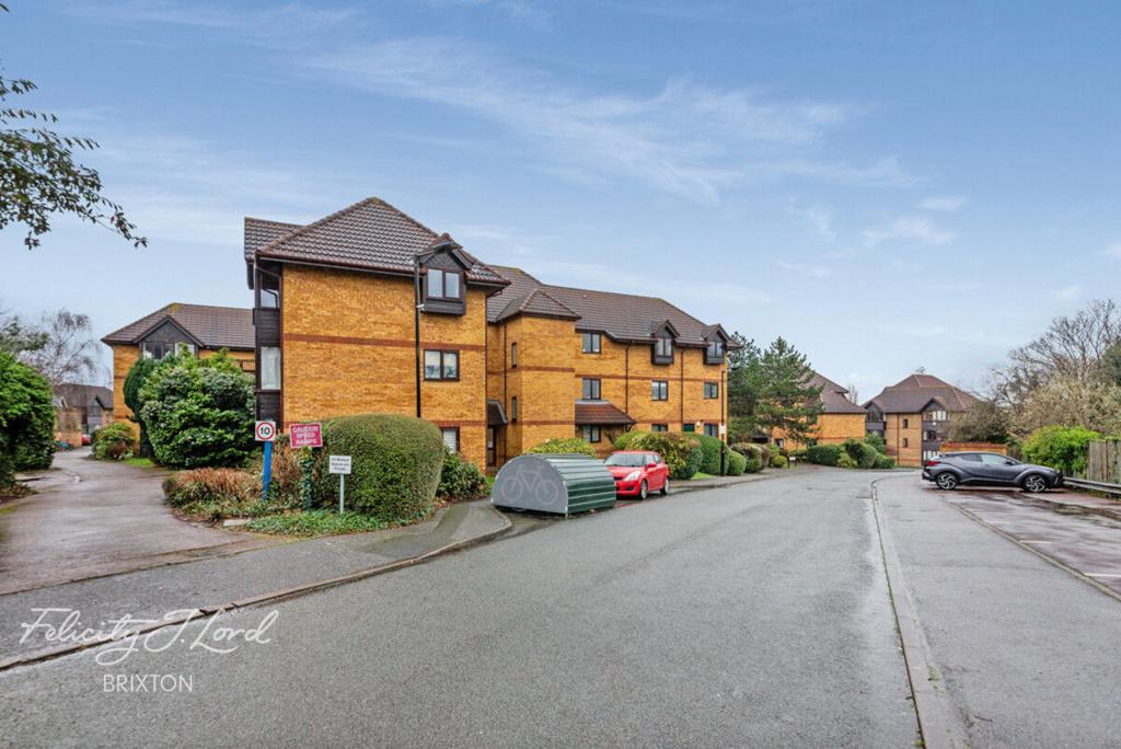 Linwood Close, London, SE5 1 bed terraced house for sale £350,000