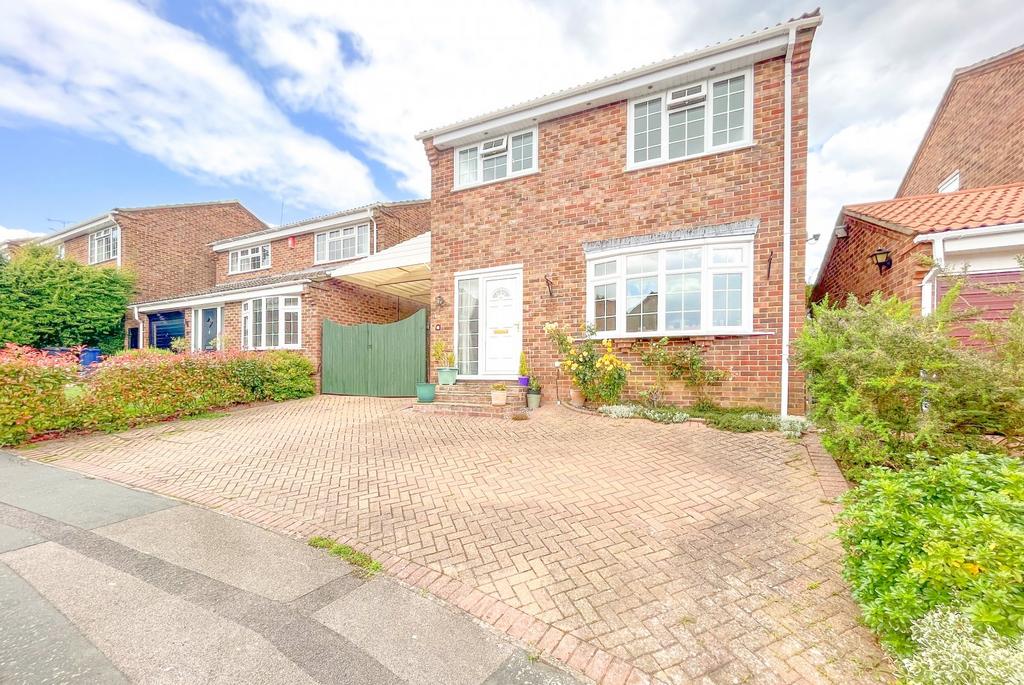 Ambleside Crescent, Farnham, Surrey 3 bed detached house for sale £