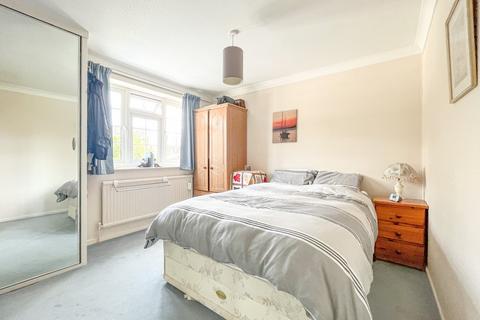 14 Ambleside Crescent, Farnham, GU9 0RZ