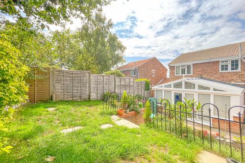 14 Ambleside Crescent, Farnham, GU9 0RZ