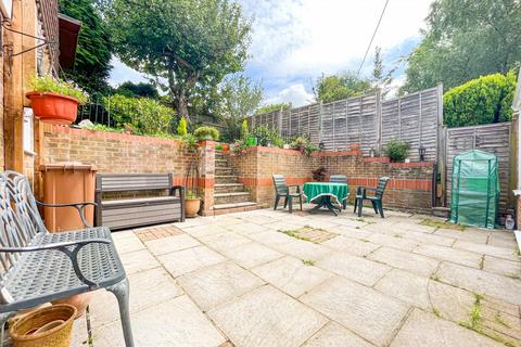 14 Ambleside Crescent, Farnham, GU9 0RZ