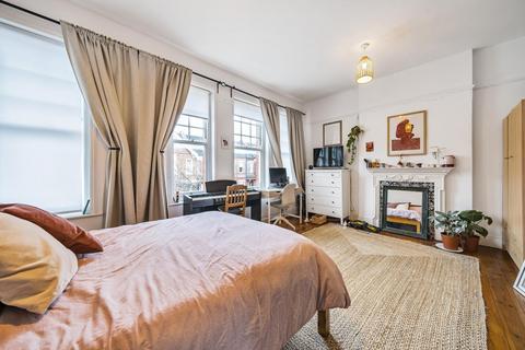 195 Amesbury Avenue, London, SW2 3BJ