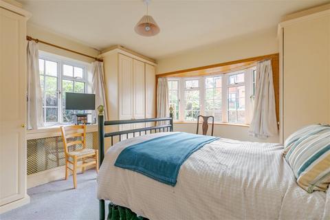 4 bedroom chalet for sale, Longmead, Merrow, GU1