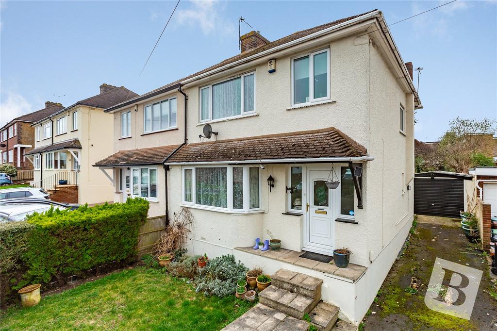 Golf Links Avenue, Gravesend, Kent, DA11 3 bed semidetached house for