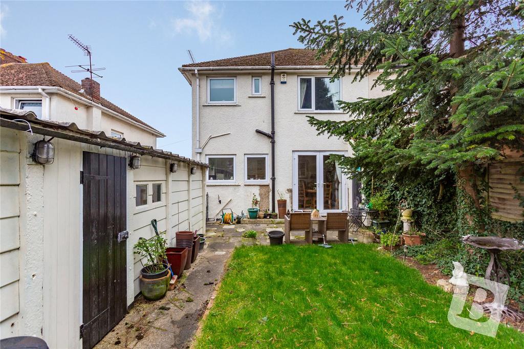 Golf Links Avenue, Gravesend, Kent, DA11 3 bed semidetached house for