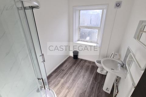 Studio to rent, Manchester Road, Huddersfield, West Yorkshire