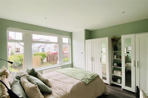 1 bedroom maisonette for sale, Avondale Avenue, Surrey TW18