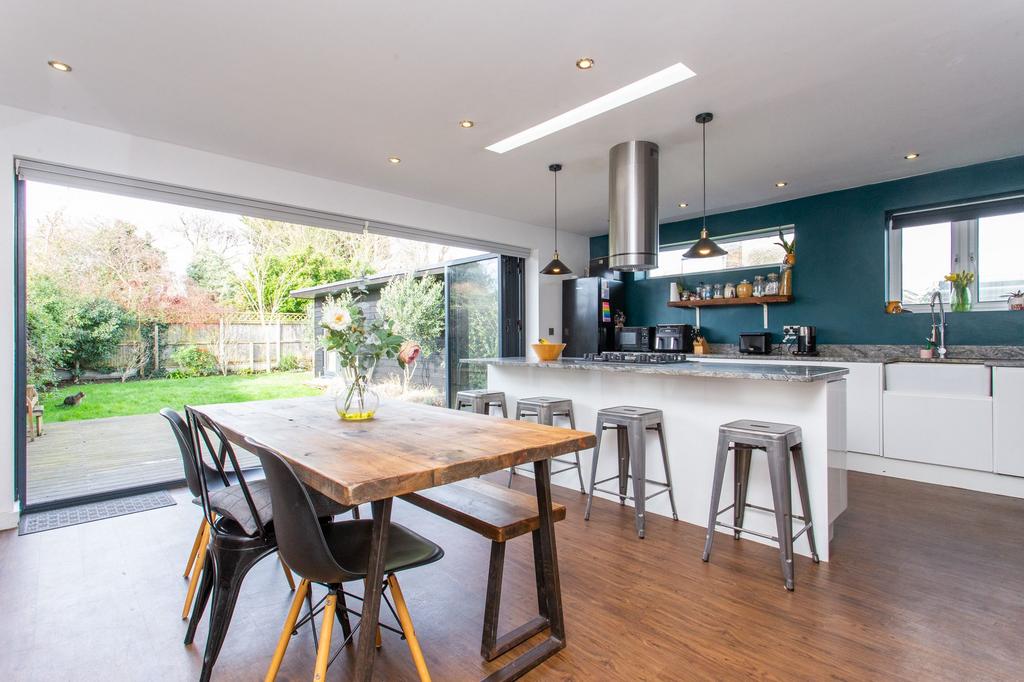 Catherine Way, Broadstairs, CT10 3 bed semidetached house for sale £
