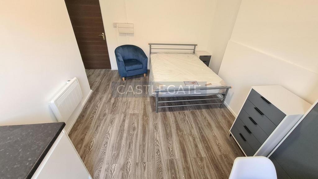 Manchester Road, Huddersfield, HD1 3 HJ