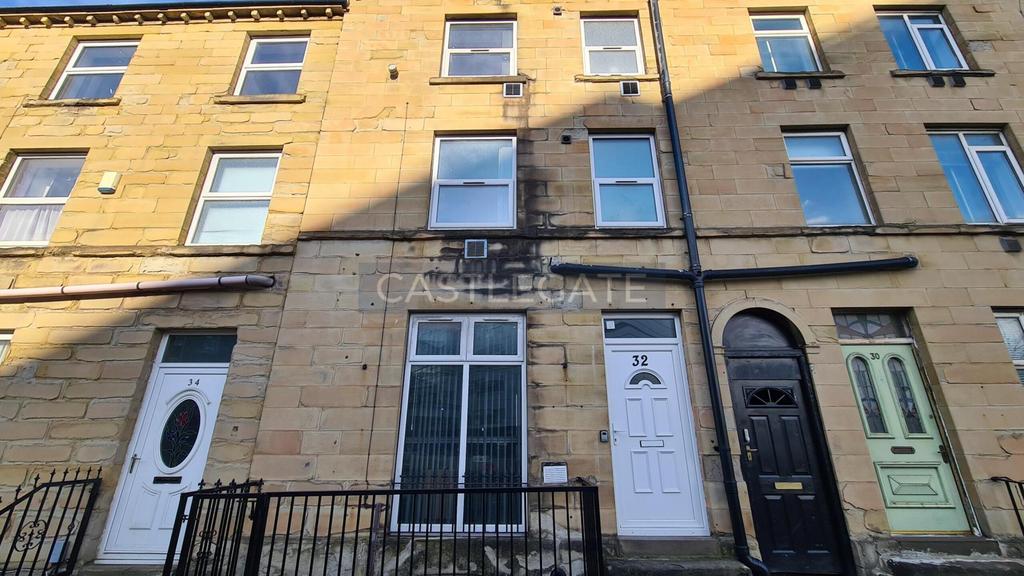 Manchester Road, Huddersfield, HD1 3 HJ