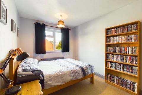 2 George Whitefield Close, Matson, Gloucester, GL4 6FN