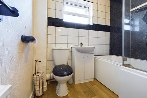 2 George Whitefield Close, Matson, Gloucester, GL4 6FN