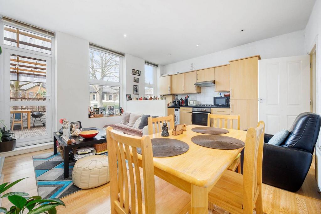 Asylum Road, Peckham, London, SE15 1 bed flat for sale £350,000