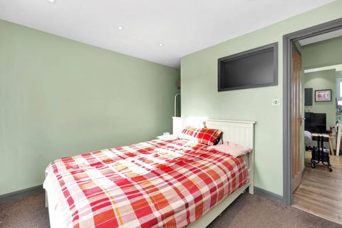 2 bedroom flat for sale, Frendsbury Road, Brockley, London, SE4