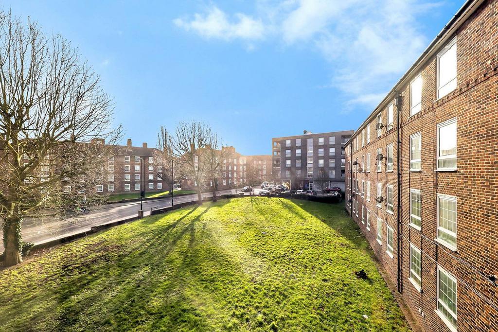 Frendsbury Road, Brockley, London, SE4 2 bed flat for sale - £280,000