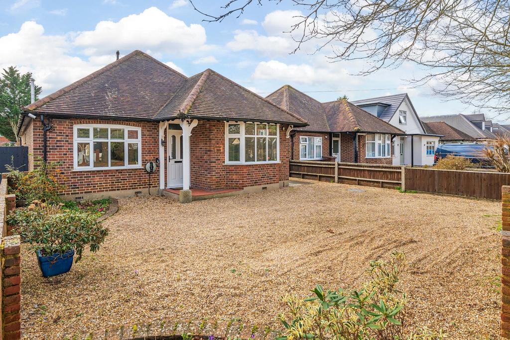 Green Lane, Chertsey, KT16 3 bed bungalow for sale £700,000