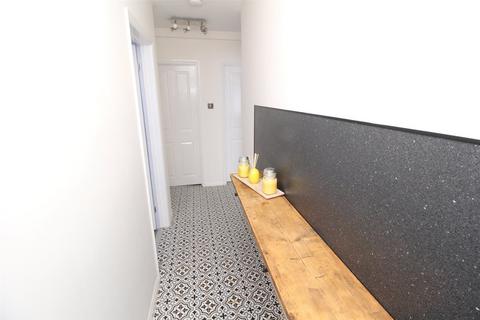 2 bedroom maisonette for sale, Rosslyn Court, East Barnet EN4