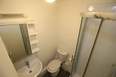 Studio to rent, East Barnet Road, New Barnet EN4