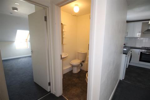 Studio to rent, East Barnet Road, New Barnet EN4