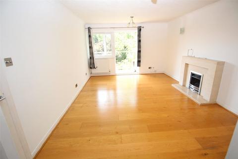 2 bedroom apartment to rent, Cat Hill, East Barnet EN4