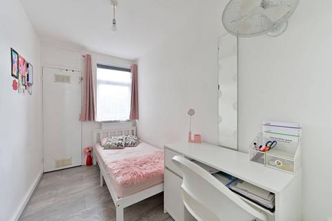 2 bedroom flat for sale, Arnewood Close, Roehampton, London, SW15