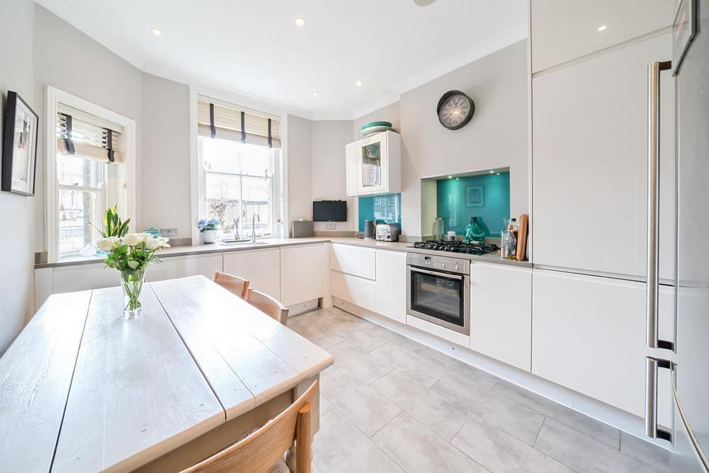 Hamlet Gardens, Hammersmith 2 bed flat for sale £825,000