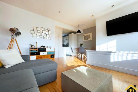 2 bedroom flat for sale, 139A Balham Hill, London, SW12