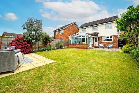 4 bedroom detached house for sale - Moorfield Avenue, Knowle, B93