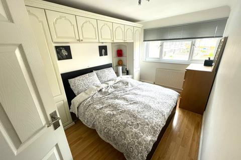 3 bedroom flat to rent - Hamilton Close, London N17
